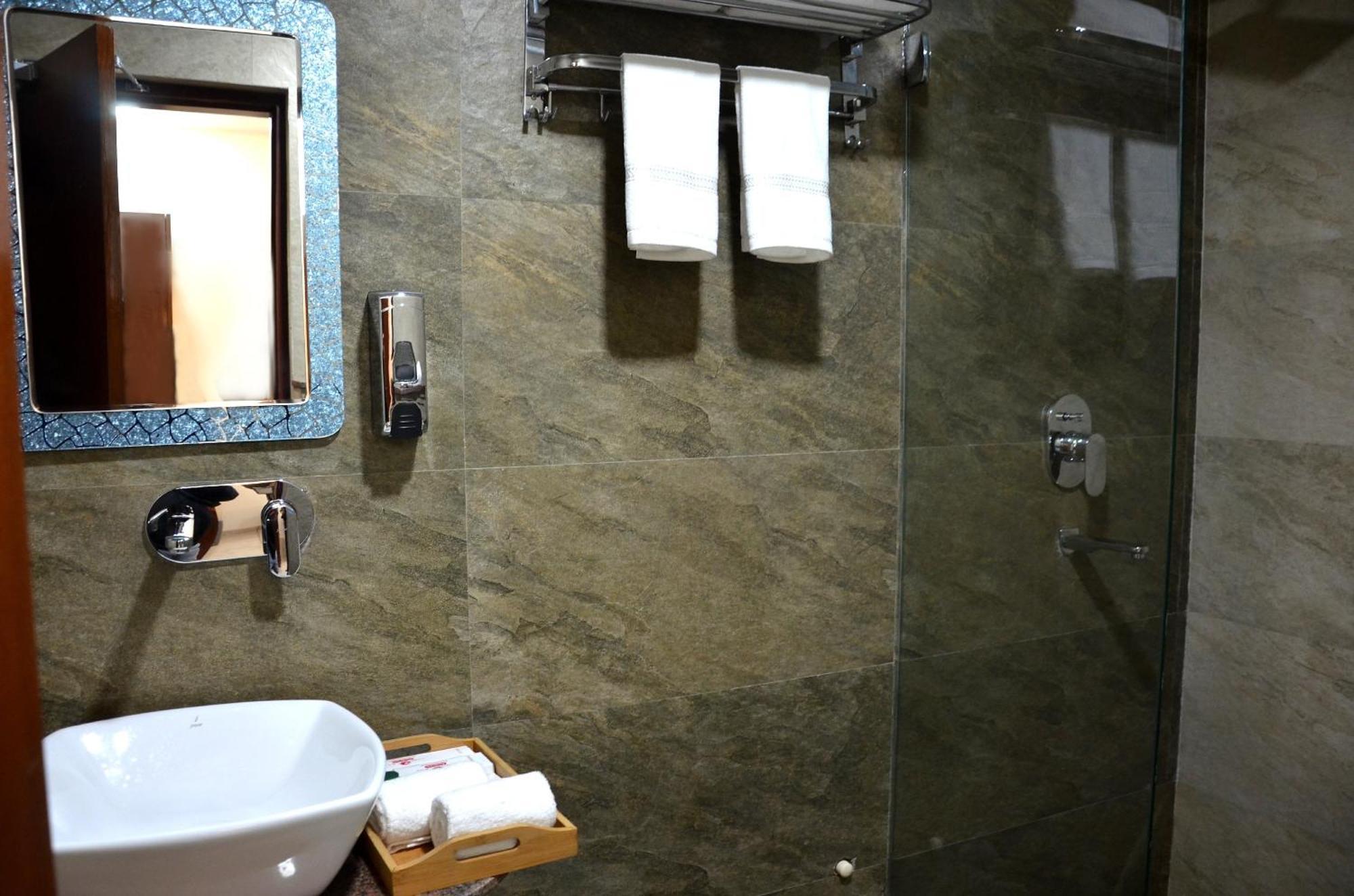 Fabhotel Roselle Inn Lucknow Luaran gambar